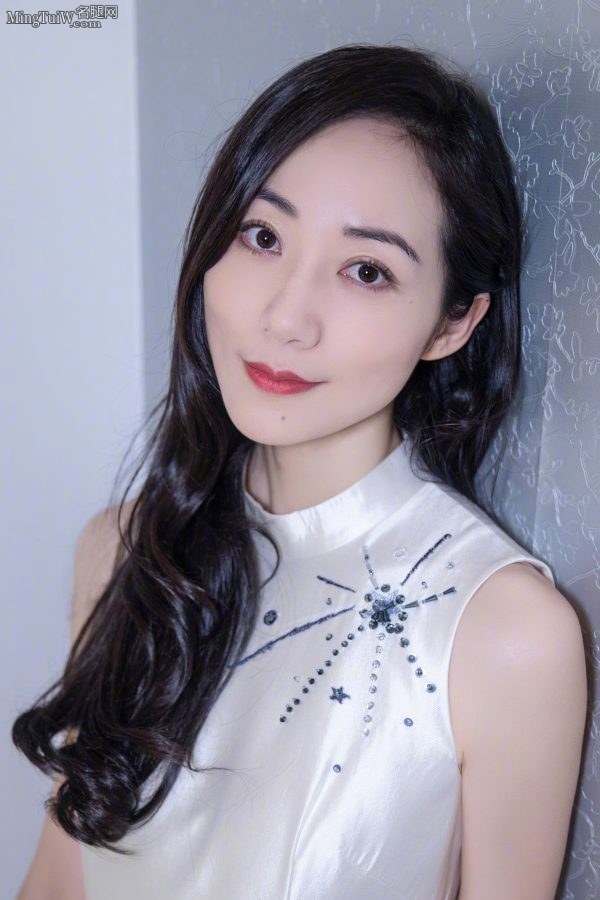 古典气质美人韩雪波浪长发美脸精致(4/8)