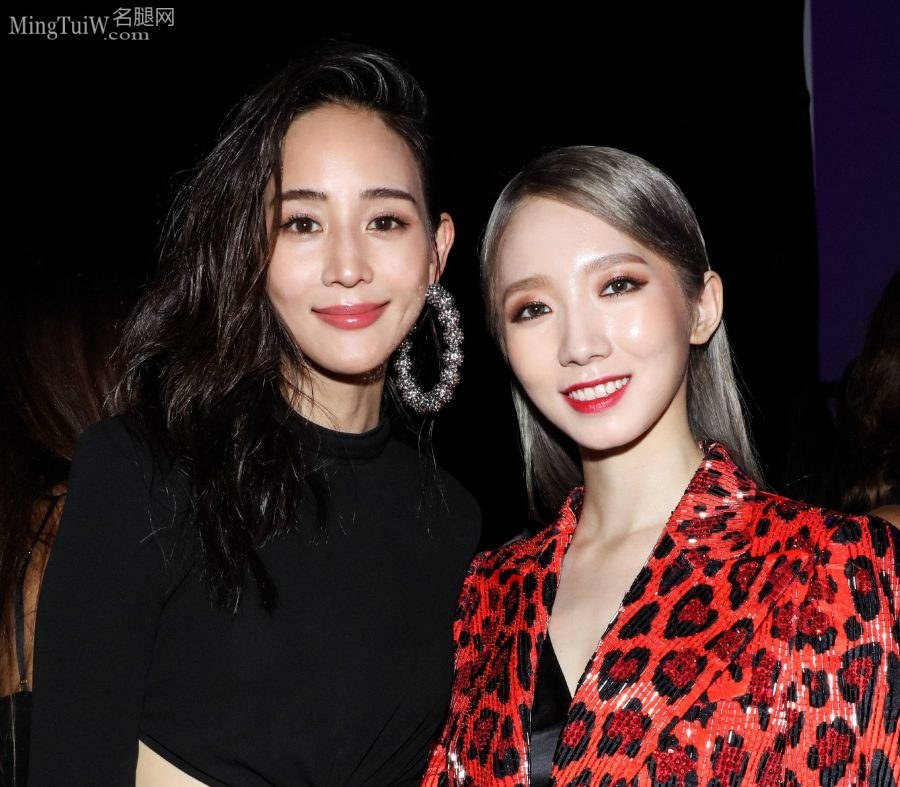 纽约时装周孟美岐和众女星一同在前台看秀(4/4)