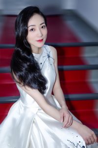 古典气质美人韩雪波浪长发美脸精致
