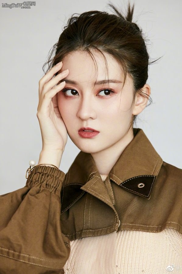 活力满满的妹子乔欣真实的长直美腿(6/6)