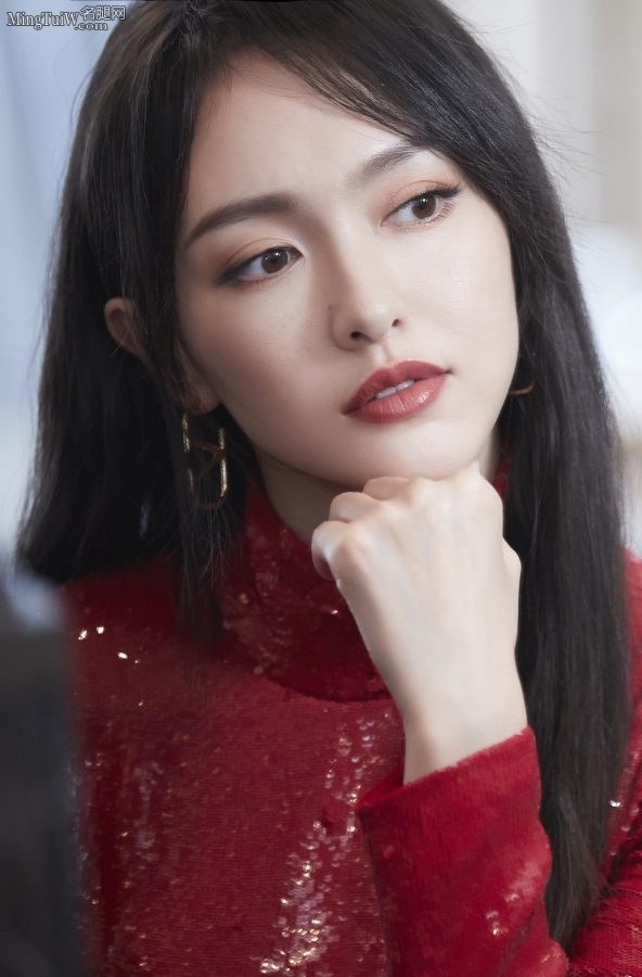 美女明星唐嫣高品质脚丫和可爱的小嘴(5/9)