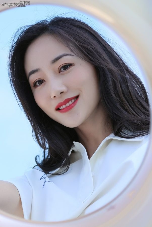 大美女韩雪红唇细腰白腿(2/7)