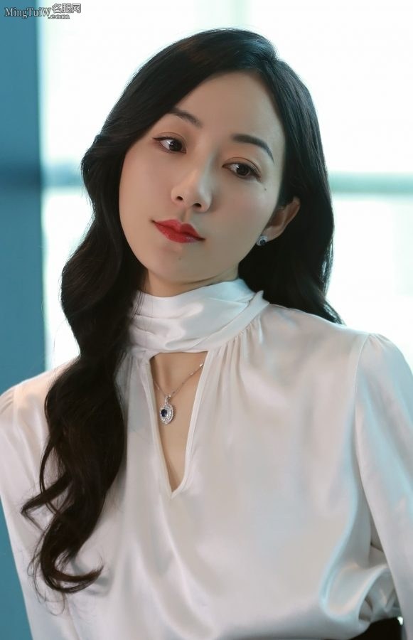 高冷气质女强人韩雪OL制服套装(6/7)