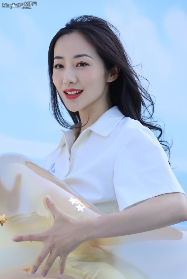 大美女韩雪红唇细腰白腿(5/7)