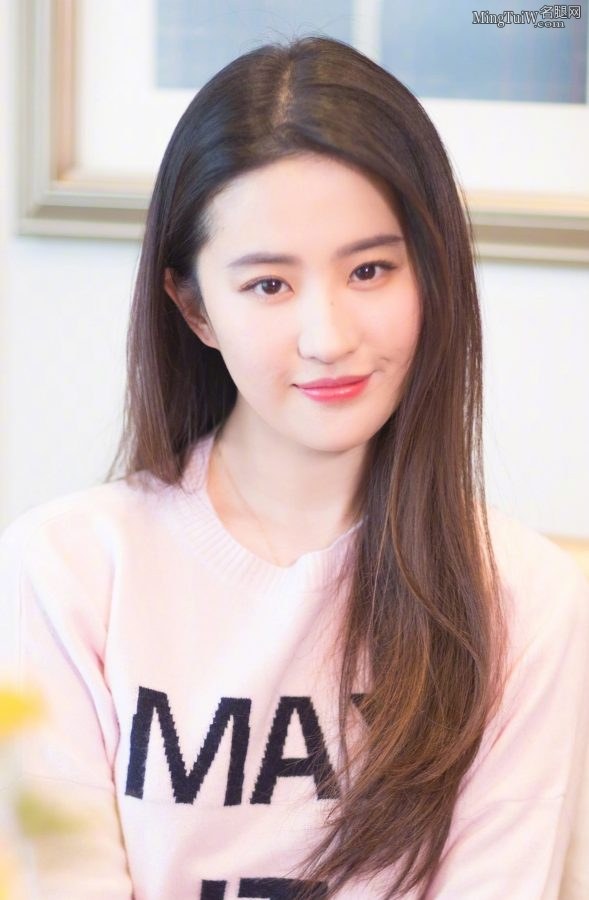 极品女神刘亦菲紧身牛仔裤包裹匀称美腿(2/2)