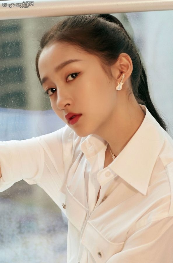 梳马尾辫的美少女关晓彤樱桃小嘴惹人怜(7/8)