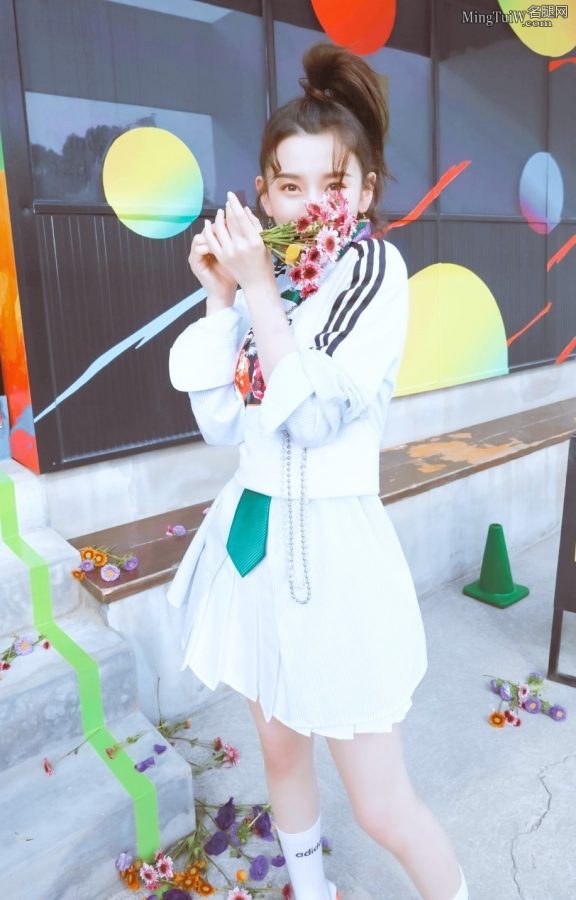 元气少女宋祖儿这双腿太年轻太完美(2/2)