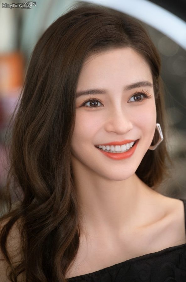 杨颖Angelababy长腿+精美脸部太美了(9/11)