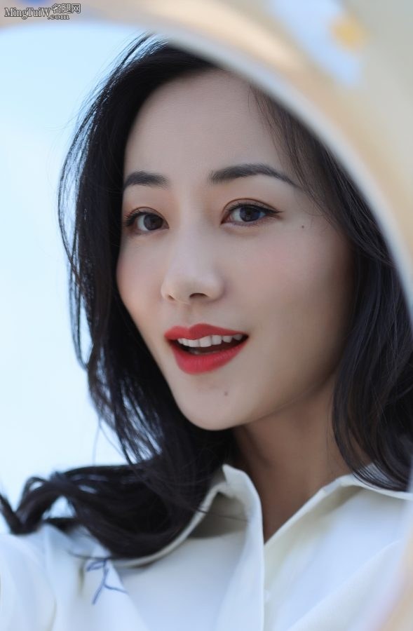 大美女韩雪红唇细腰白腿(3/7)