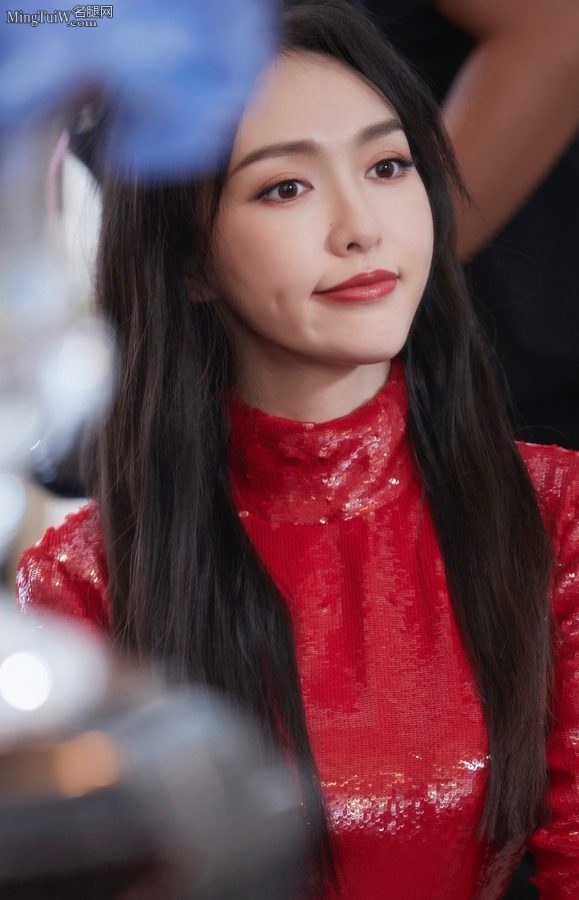 美女明星唐嫣高品质脚丫和可爱的小嘴(2/9)