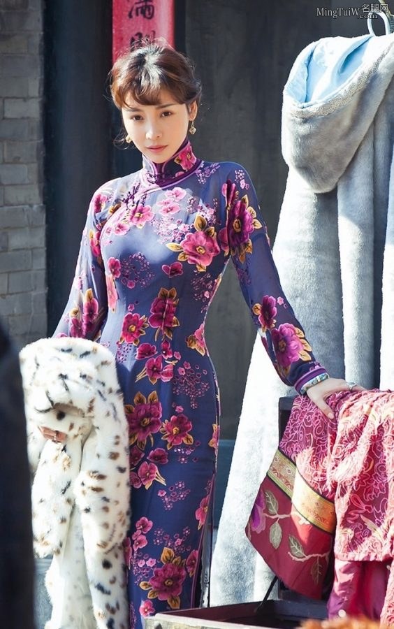 《少帅》柳岩穿紧身旗袍 这套不看腿看身材(3/5)