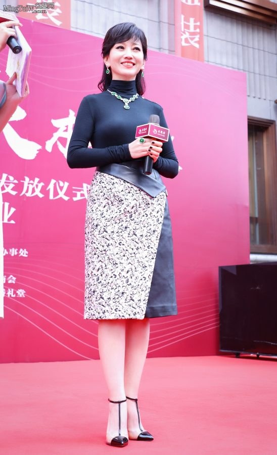 赵雅芝上衣柔软展示丰满上围（第1张/共7张）