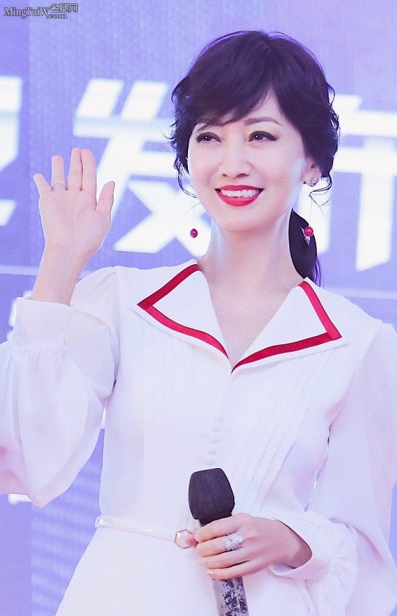赵雅芝红唇皓齿脚穿尖头红色高跟玉腿顺滑(3/4)