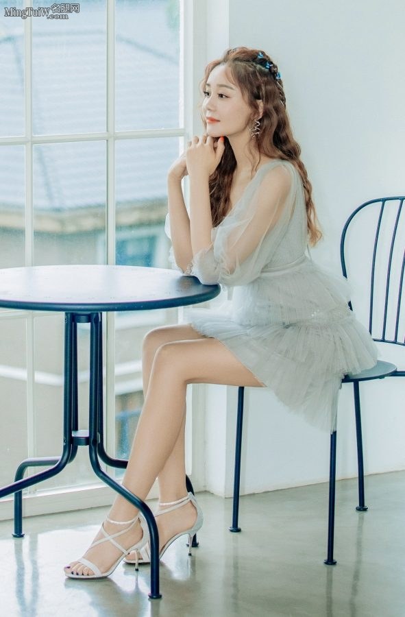 小仙女海陆玉腿美足写真太好看了(1/6)