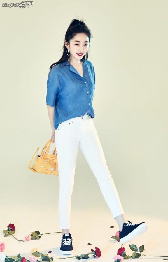 Jiang Mengjie's dreamy long legs and jade feet photo(9/9)