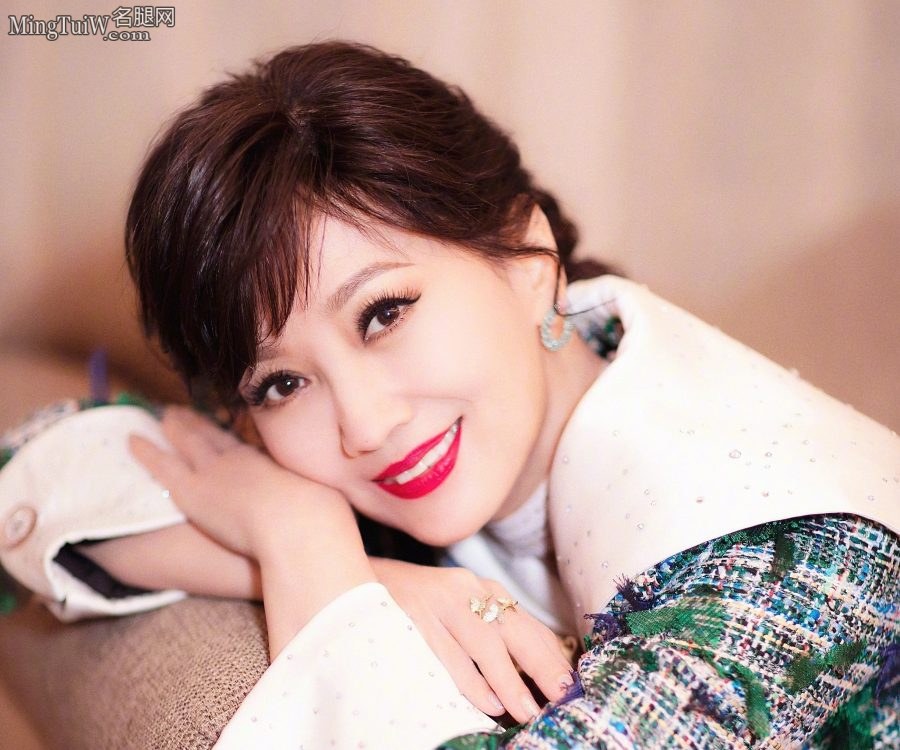 顶级气质美魔女赵雅芝丝腿高跟鞋(6/9)