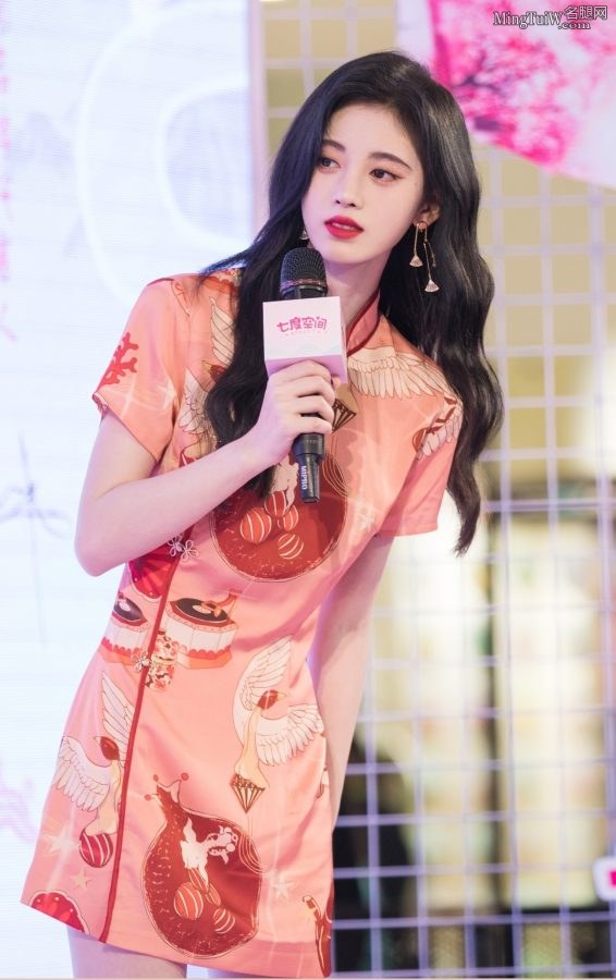 鞠婧祎短超短旗袍代言七度空间卫生巾(5/11)
