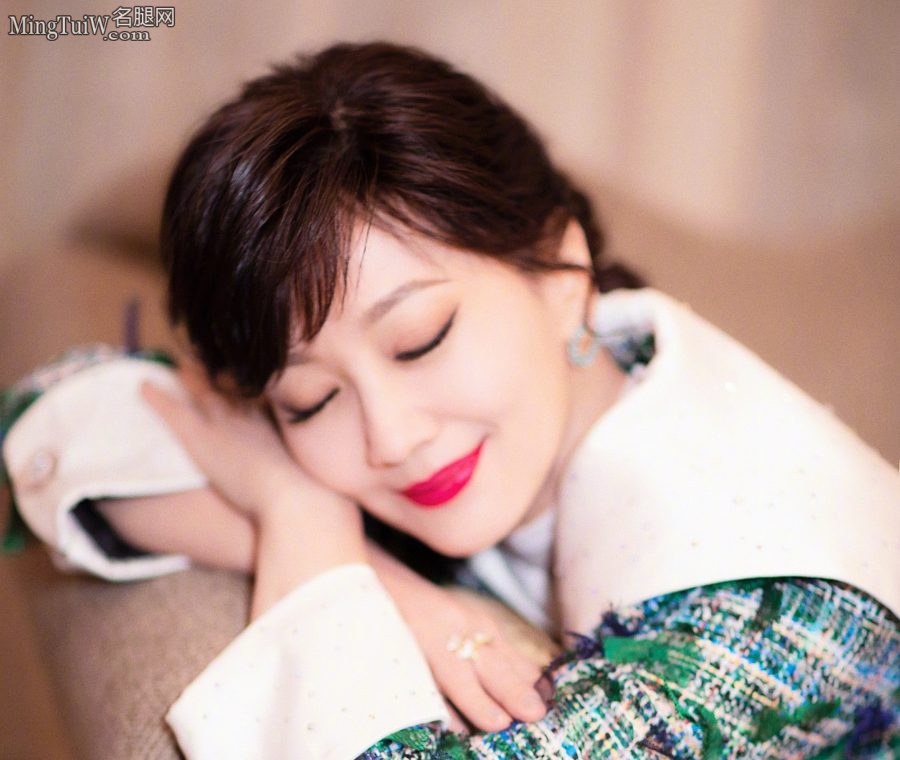 顶级气质美魔女赵雅芝丝腿高跟鞋(7/9)