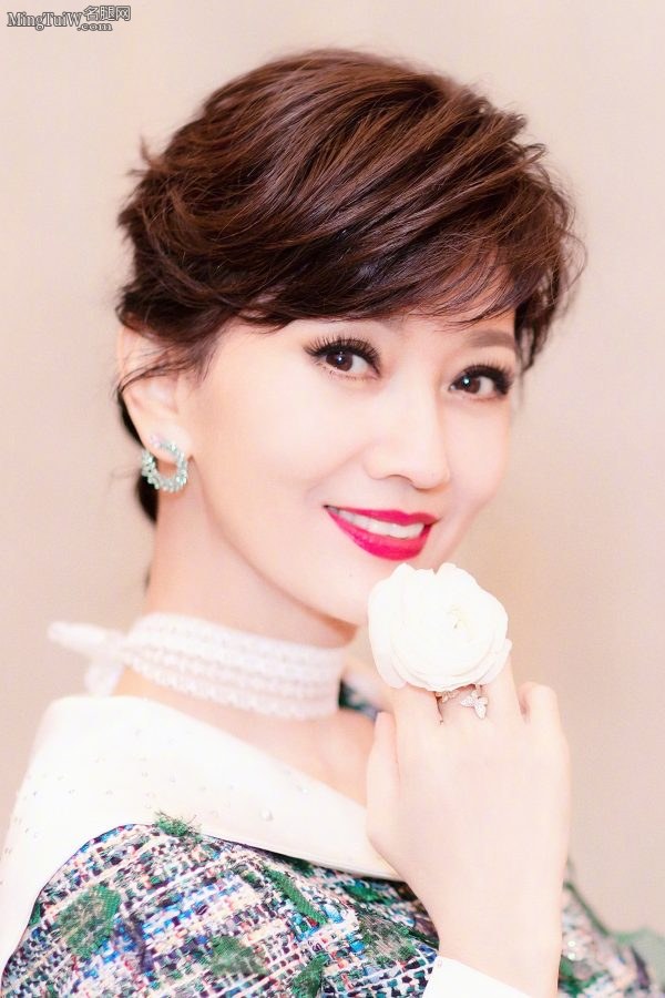 顶级气质美魔女赵雅芝丝腿高跟鞋(8/9)