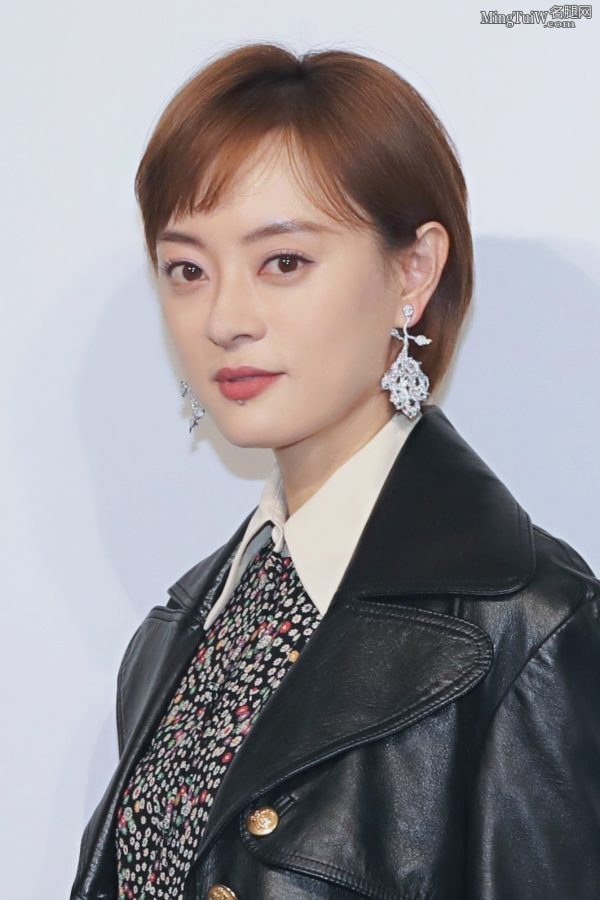 众名人女星同框孙俪黑丝腿镇场(4/10)