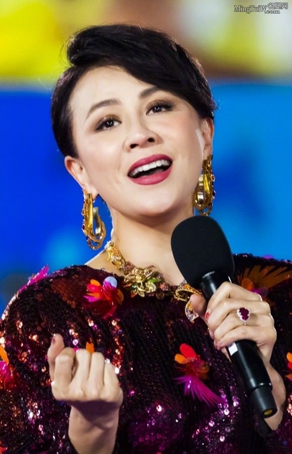 刘嘉玲美裙露背开叉这身材保持的相当好了(3/4)
