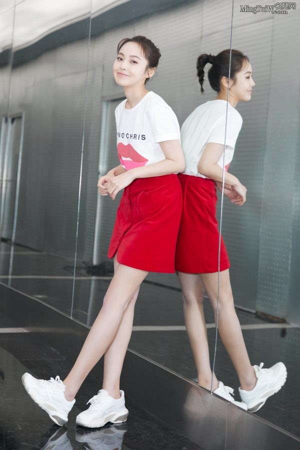 张佳宁这小嫩腿也太细了吧(2/6)
