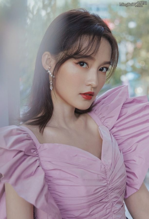 女明星李沁这双腿手感一定超滑溜(4/4)