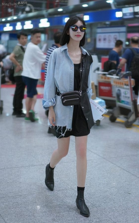 好身材女明星张俪亮相机场秀美腿(4/6)