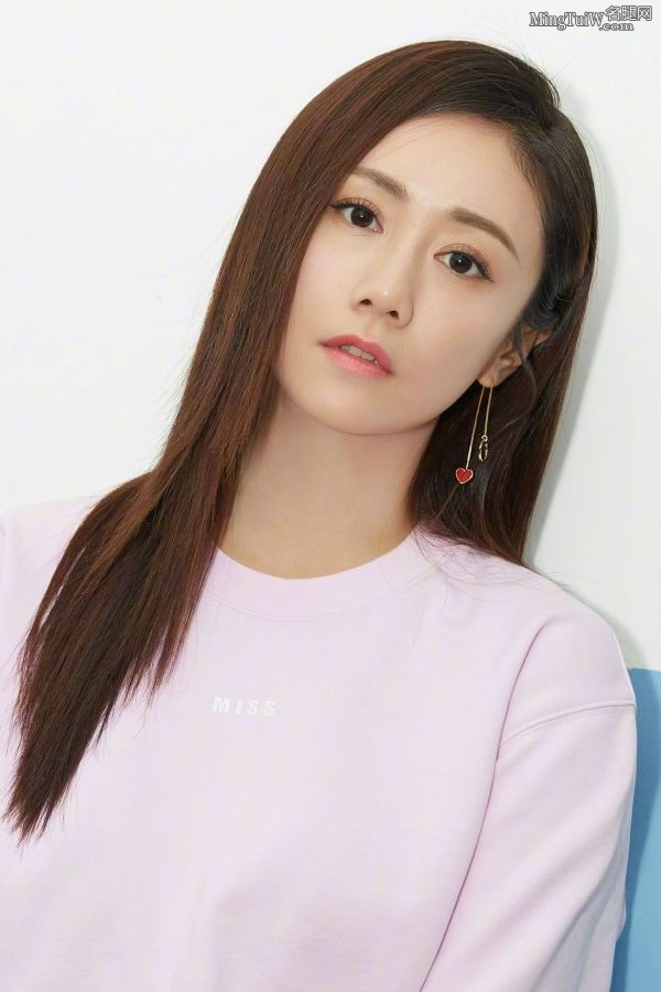 刘芸长腿完美表情可爱亮相(6/8)
