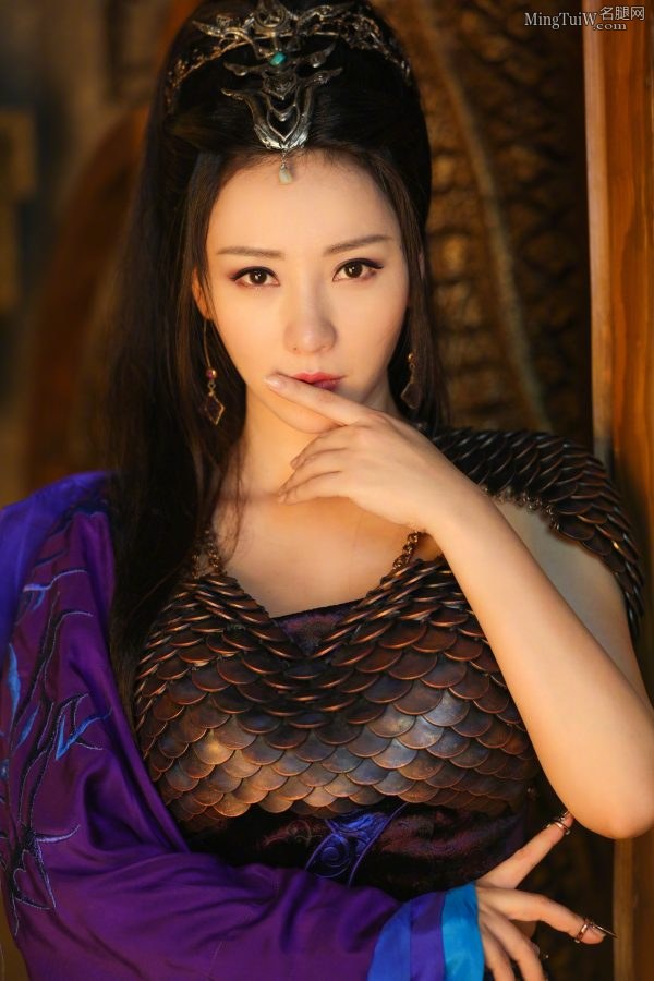 Liu Yan's soft hedgehog armor and chest protector in TV series Wu Dong Qian Kun's makeup photo(8/12)