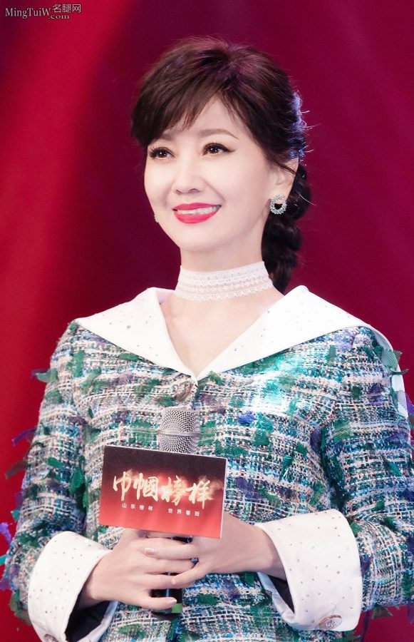 顶级气质美魔女赵雅芝丝腿高跟鞋(5/9)