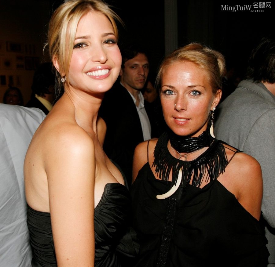 Ivanka Trump性感低胸礼服露深沟(5/7)