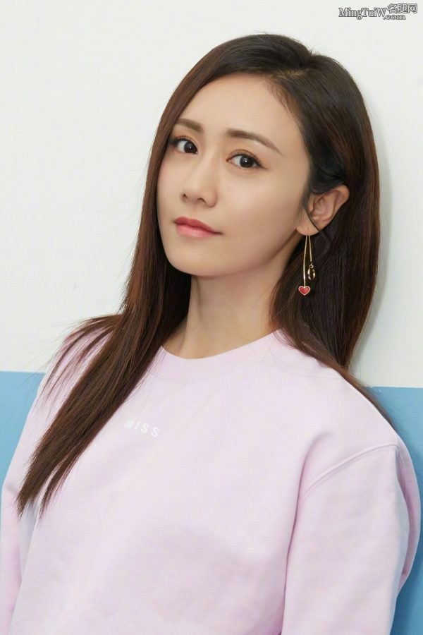 刘芸长腿完美表情可爱亮相(5/8)