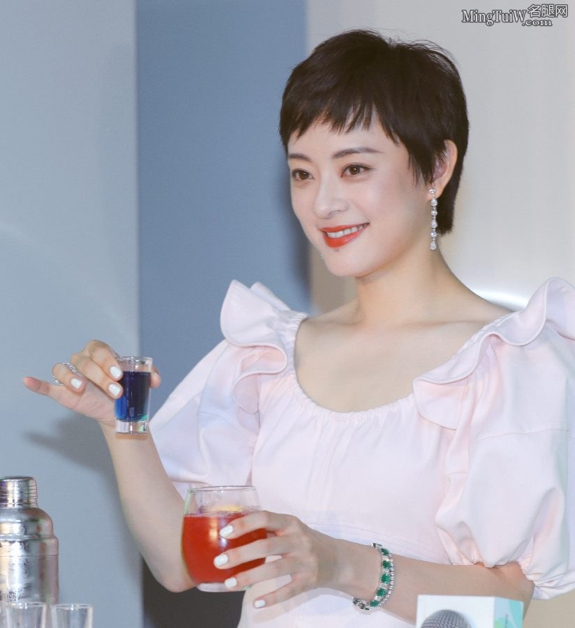 嬛嬛孙俪这两条结实光亮的美腿是极好的(3/3)