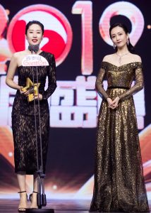 刘敏涛和王鸥台上的高跟脚谁的更美?