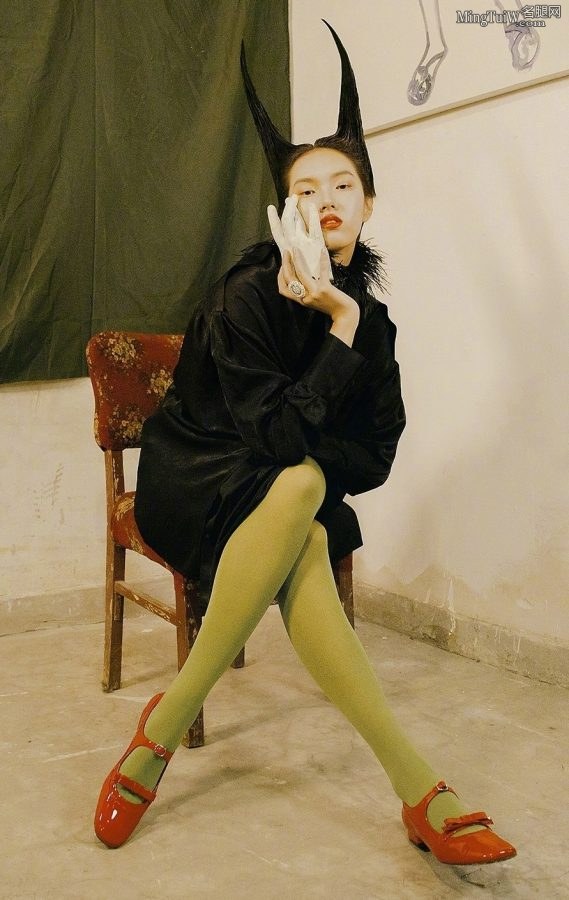 女模特袁博超下半身只穿丝袜(2/2)