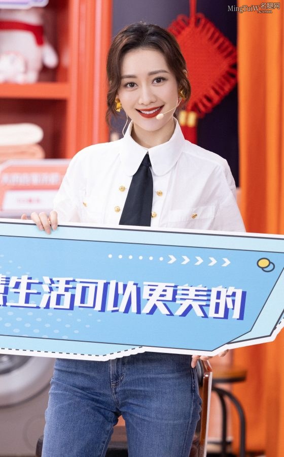 王鸥穿上了蓝色牛仔裤这腿哟太厉害了(6/6)