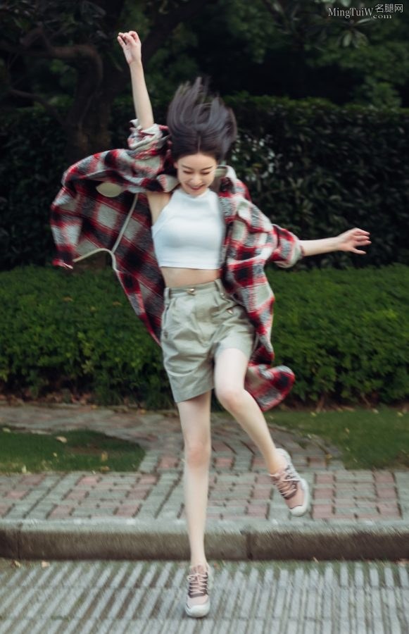 倪妮白皙的玉腿美照(8/13)