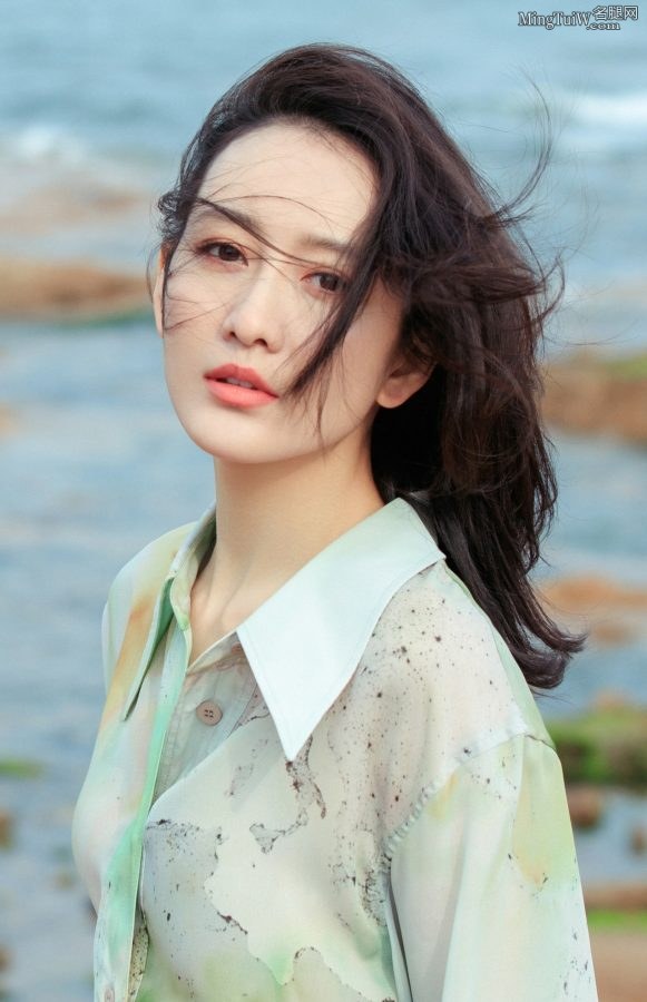 这个姐姐太美了 王鸥穿凉鞋露出精致的脚丫(4/7)