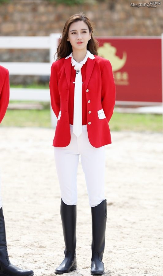 马术美女Angelababy穿白裤长靴又帅又美(1/9)