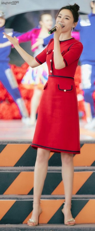 Actress Yuan Shanshan's fantastic feet on the scene(2/6)