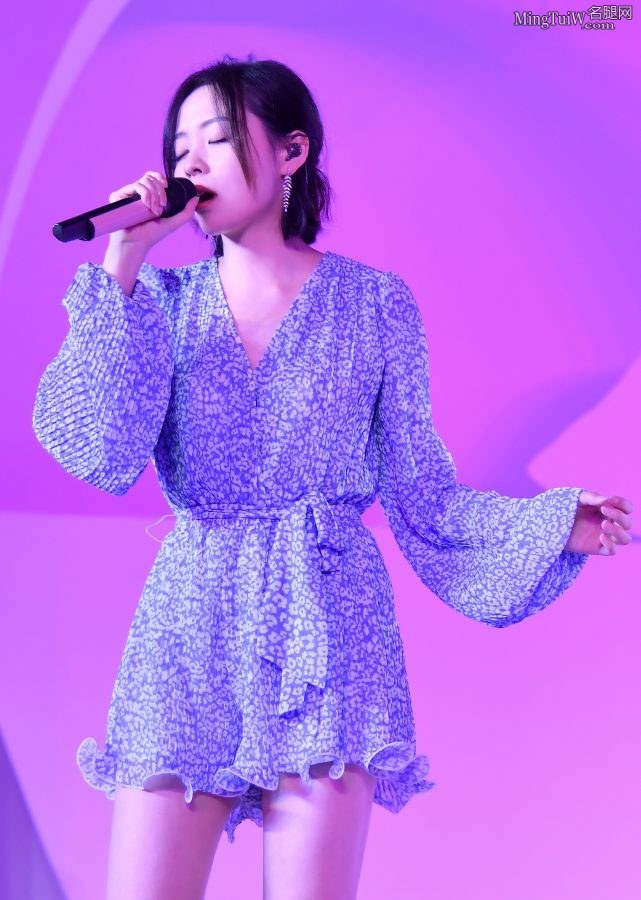 以后叫你张靓腿好不好?(4/8)
