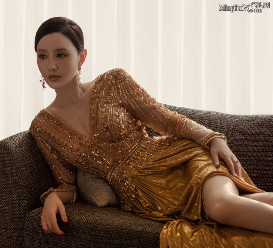 张萌人称萌萌子长腿媚眼非常有一套(2/7)