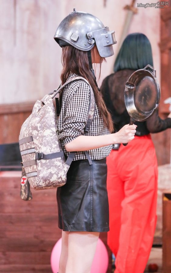 杨颖穿超短裙长靴录节目大腿好细有少女感(9/10)