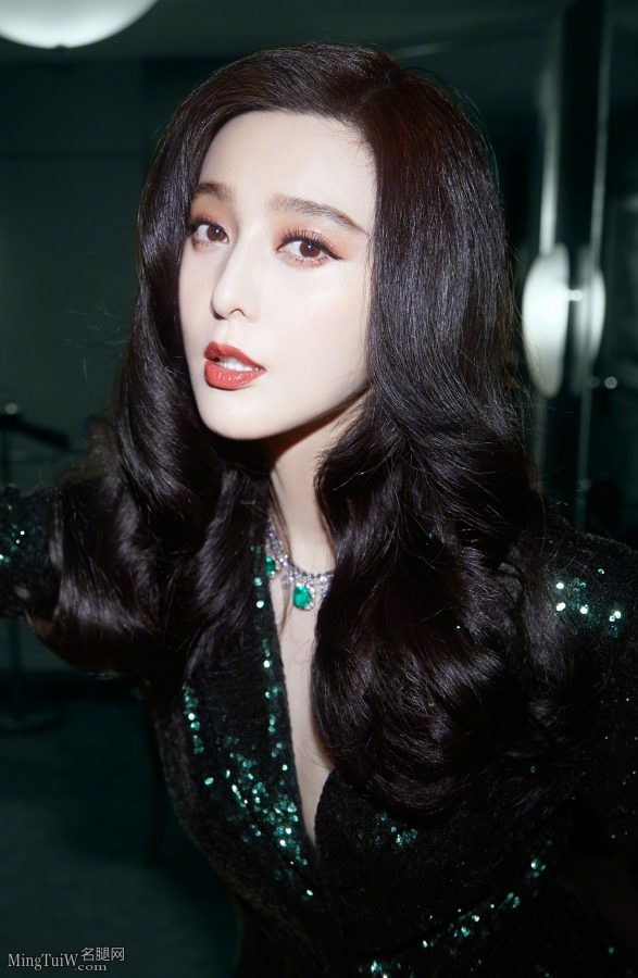 女明星范冰冰浓妆妖艳美脸(2/6)