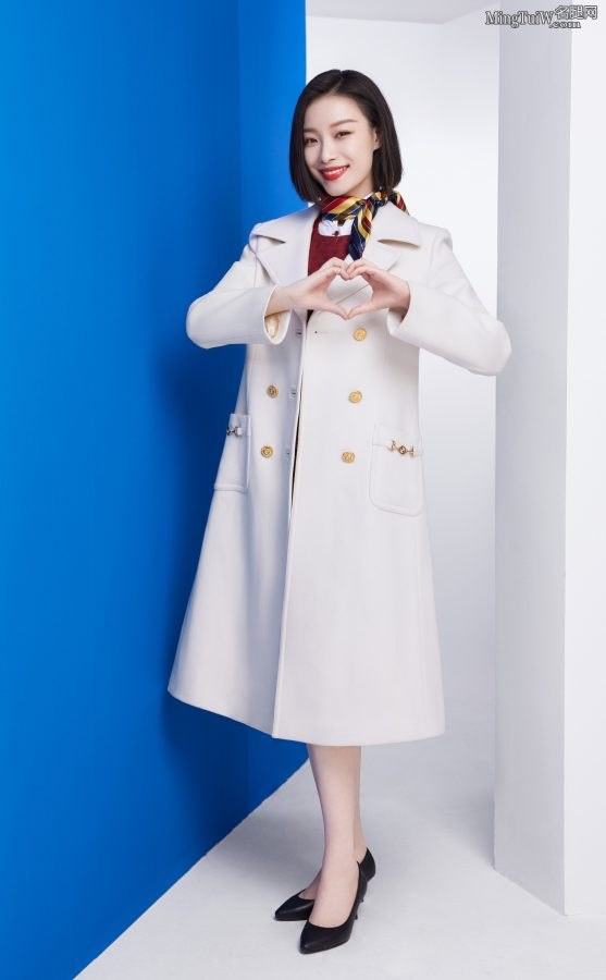 The look of Ni Ni’s stewardess in the Spring Festival Gala depends on her long legs.(1/11)
