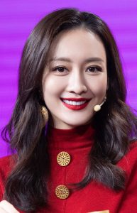 女神王鸥的大红唇加上美颜风情万种