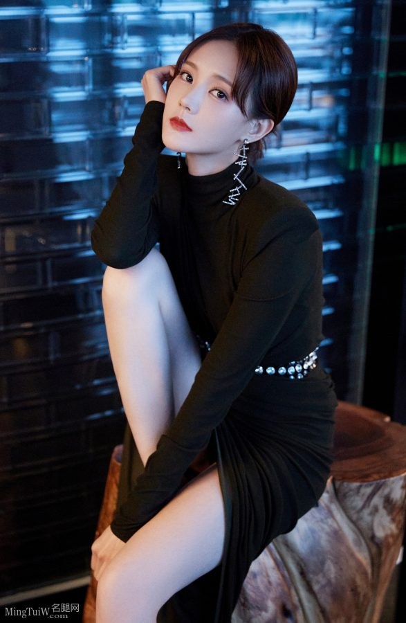 极品美女李一桐开叉裙露出完美的玉腿(7/10)