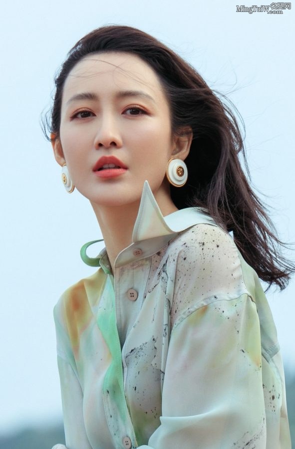 这个姐姐太美了 王鸥穿凉鞋露出精致的脚丫(5/7)