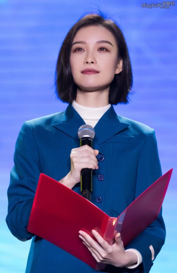 倪妮演讲照片她的腿真的太好看了(2/9)